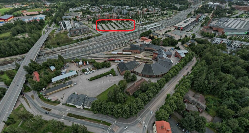 Viistoilmakuva Riihimäen aseman seudusta, jonne suunnitellaan uutta sote-keskusta.